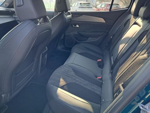 Peugeot 408 GT Hybrid 136 e-DCS6