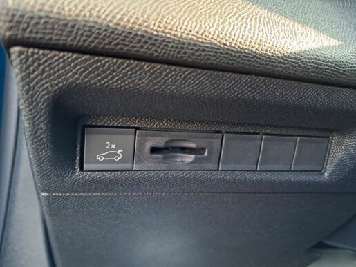 Peugeot 408 GT Hybrid 136 e-DCS6