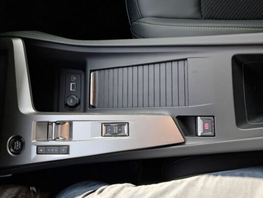 Peugeot 408 GT Hybrid 136 e-DCS6