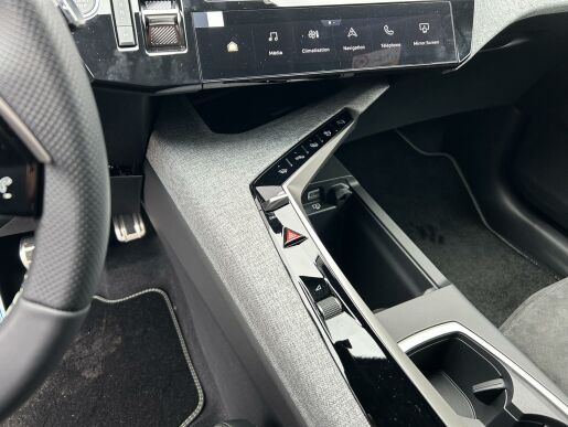 Peugeot 5008 GT Hybrid 136 e-DCS6