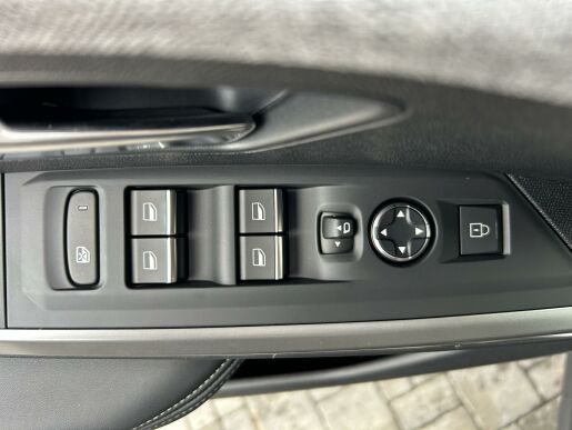 Peugeot 5008 GT Hybrid 136 e-DCS6