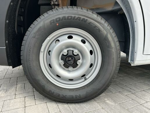 Peugeot Boxer Furgon 3300 L2H2 BlueHDi 140k