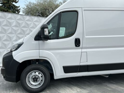Peugeot Boxer Furgon 3300 L2H2 BlueHDi 140k