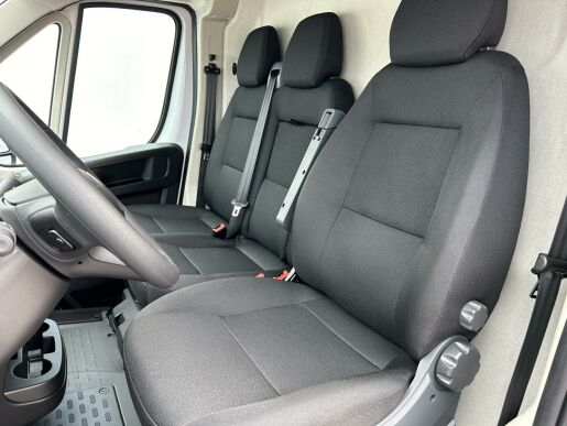 Peugeot Boxer Furgon 3300 L2H2 BlueHDi 140k