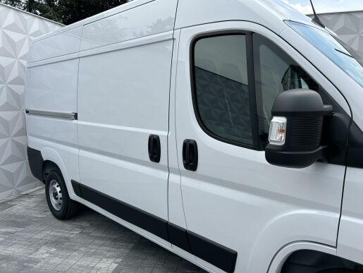 Peugeot Boxer Furgon 3300 L2H2 BlueHDi 140k