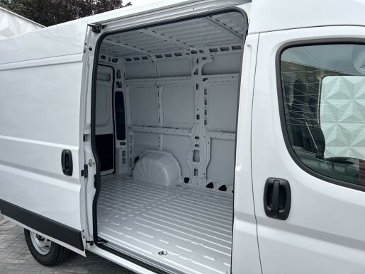 Peugeot Boxer Furgon 3300 L2H2 BlueHDi 140k