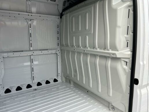 Peugeot Boxer Furgon 3300 L2H2 BlueHDi 140k
