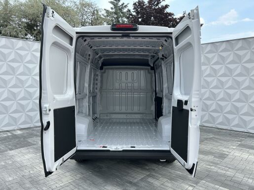 Peugeot Boxer Furgon 3300 L2H2 BlueHDi 140k