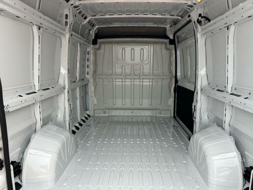Peugeot Boxer Furgon 3300 L2H2 BlueHDi 140k