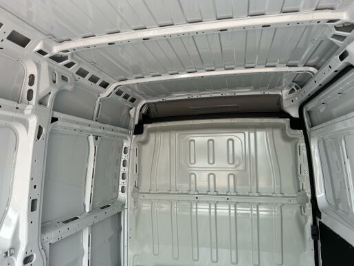 Peugeot Boxer Furgon 3300 L2H2 BlueHDi 140k