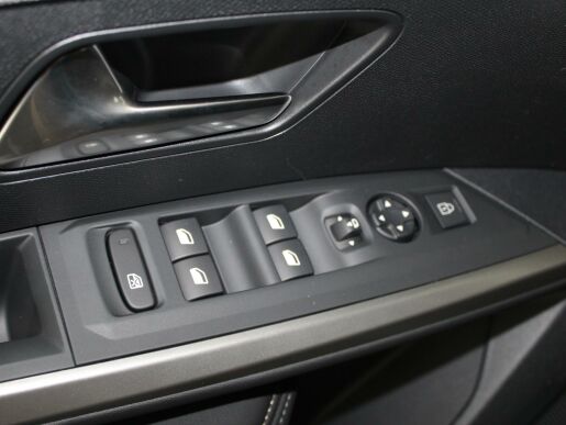 Peugeot 3008 ALLURE Hybrid 136k e-DCS6