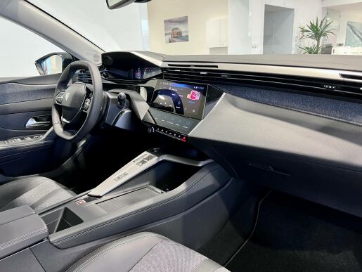 Peugeot 408 ALLURE Hybrid 136k Automat