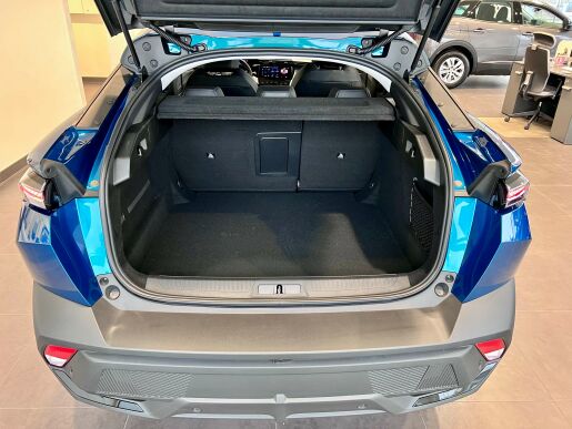 Peugeot 408 ALLURE Hybrid 136k Automat