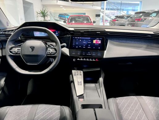 Peugeot 408 ALLURE Hybrid 136k Automat