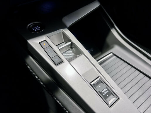 Peugeot 408 ALLURE Hybrid 136k Automat
