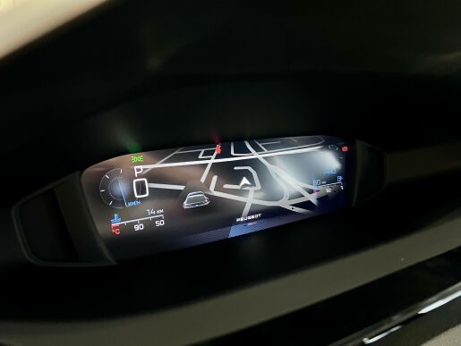 Peugeot 408 ALLURE Hybrid 136k Automat