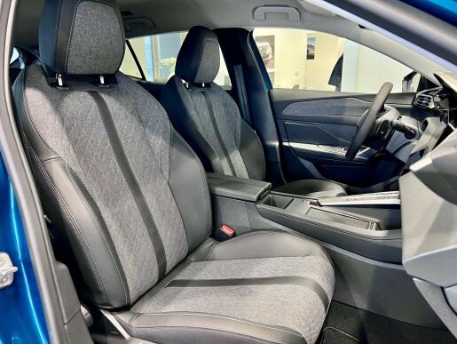 Peugeot 408 ALLURE Hybrid 136k Automat