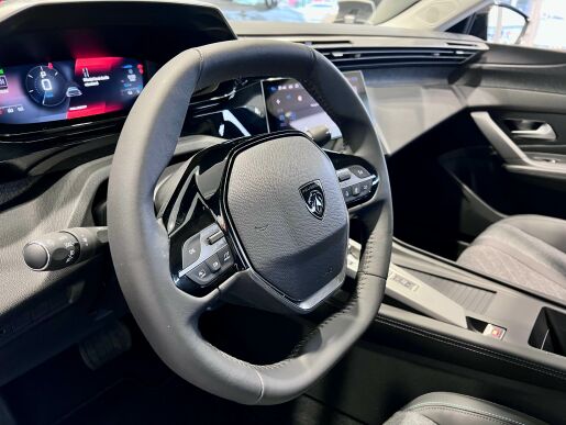 Peugeot 408 ALLURE Hybrid 136k Automat