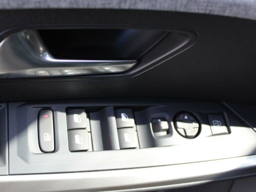 Peugeot 5008 ALLURE Hybrid 136 e-DCS6