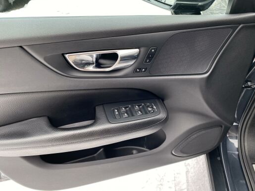 Volvo S60 T5 FWD // INSCRIPTION