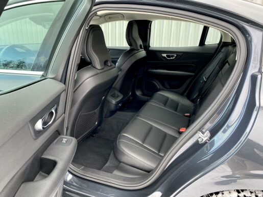 Volvo S60 T5 FWD // INSCRIPTION