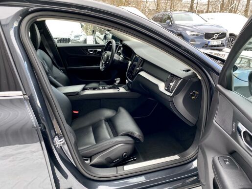 Volvo S60 T5 FWD // INSCRIPTION