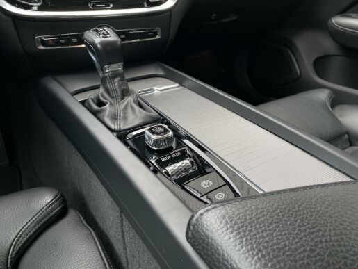 Volvo S60 T5 FWD // INSCRIPTION