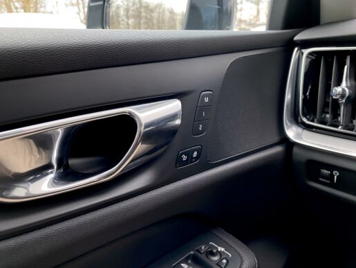 Volvo S60 T5 FWD // INSCRIPTION