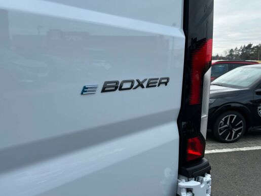Peugeot Boxer e-Boxer Furgon 4350 L3H2 200 kW 110 kWh