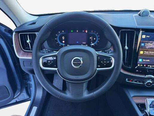 Volvo XC60 B5 AWD ULTIMATE DARK B&W +KOLA