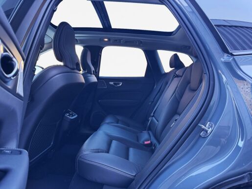 Volvo XC60 B5 AWD ULTIMATE DARK B&W +KOLA
