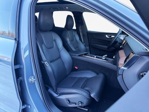 Volvo XC60 B5 AWD ULTIMATE DARK B&W +KOLA