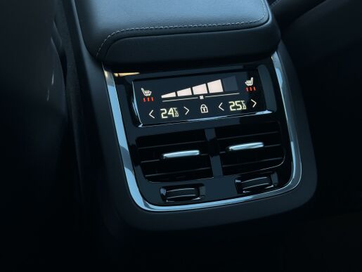 Volvo XC60 B5 AWD ULTIMATE DARK B&W +KOLA