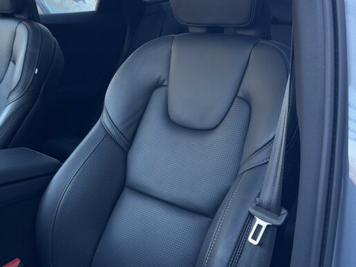 Volvo XC60 B5 AWD ULTIMATE DARK B&W +KOLA