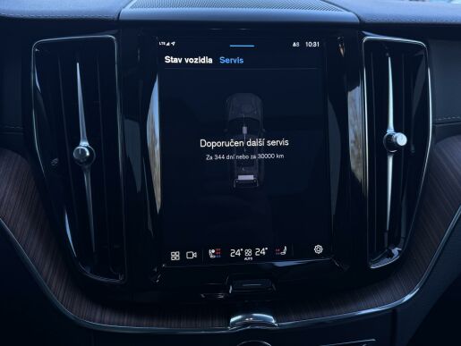 Volvo XC60 B5 AWD ULTIMATE DARK B&W +KOLA