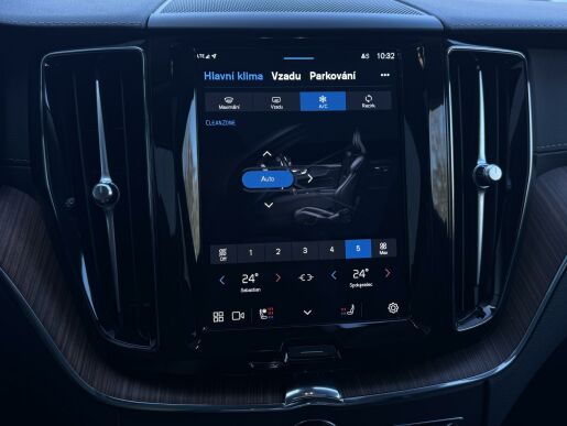 Volvo XC60 B5 AWD ULTIMATE DARK B&W +KOLA