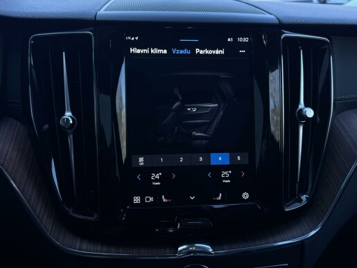 Volvo XC60 B5 AWD ULTIMATE DARK B&W +KOLA