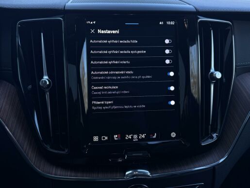 Volvo XC60 B5 AWD ULTIMATE DARK B&W +KOLA