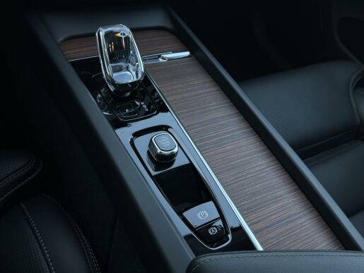 Volvo XC60 B5 AWD ULTIMATE DARK B&W +KOLA