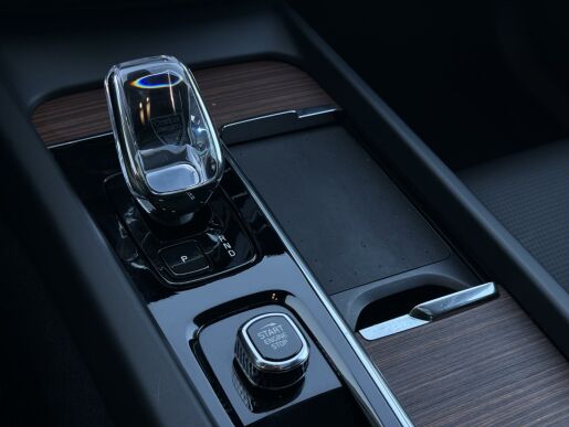 Volvo XC60 B5 AWD ULTIMATE DARK B&W +KOLA
