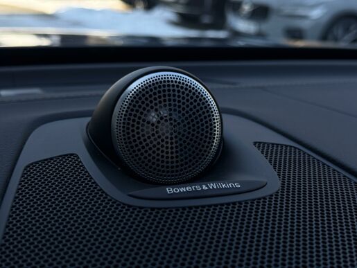 Volvo XC60 B5 AWD ULTIMATE DARK B&W +KOLA