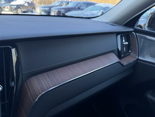 Volvo XC60 B5 AWD ULTIMATE DARK B&W +KOLA