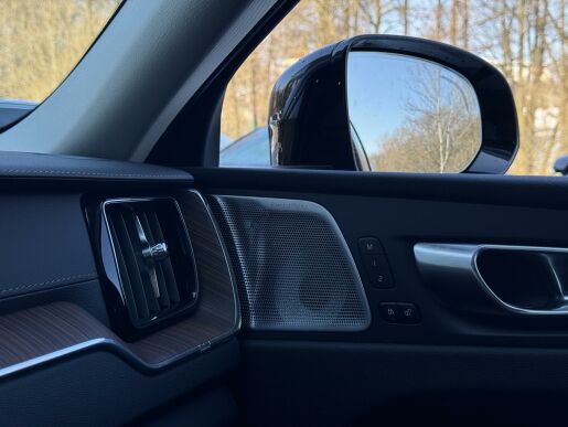Volvo XC60 B5 AWD ULTIMATE DARK B&W +KOLA