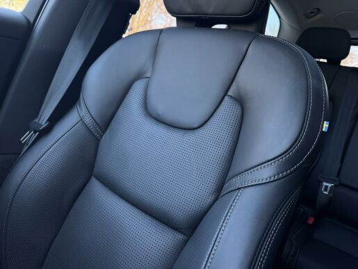 Volvo XC60 B5 AWD ULTIMATE DARK B&W +KOLA