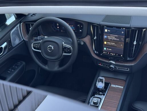 Volvo XC60 B5 AWD ULTIMATE DARK B&W +KOLA