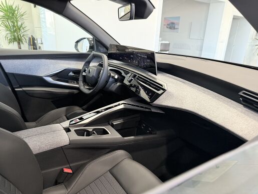 Peugeot 3008 ALLURE Hybrid 145k, Automat