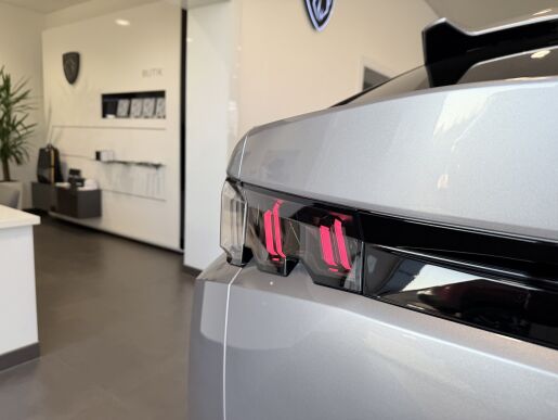 Peugeot 3008 ALLURE Hybrid 145k, Automat