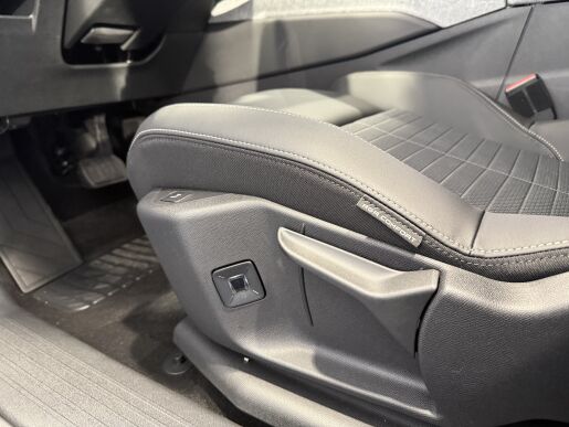 Peugeot 3008 ALLURE Hybrid 145k, Automat