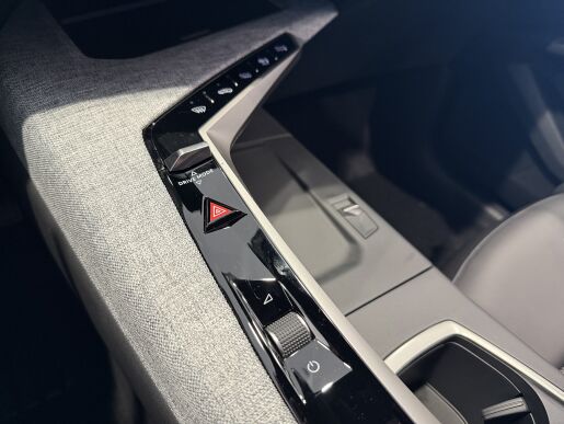 Peugeot 3008 ALLURE Hybrid 145k, Automat