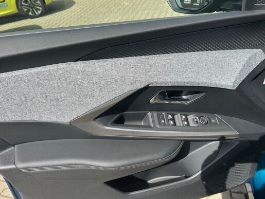 Peugeot 5008 ALLURE Hybrid 145 e-DCS6